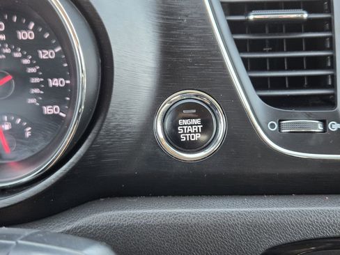 Used 2017 Kia Sedona LX w/ LX Essentials Premium Package image 21