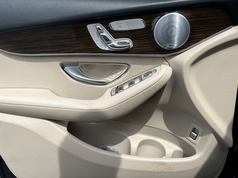 Used 2019 Mercedes-Benz GLC 300 4MATIC image 14