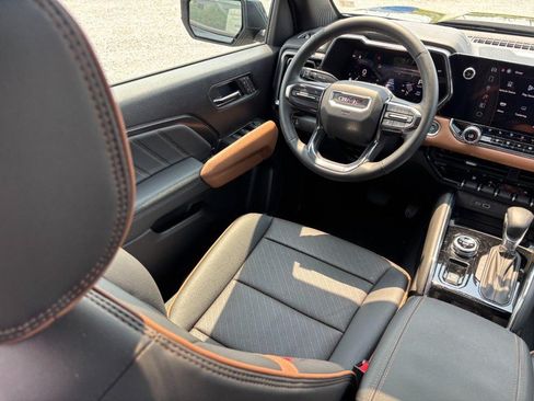 Used 2025 GMC Canyon AT4 w/ Technology Plus Package AWD/4WD image 14