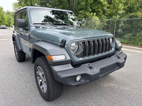 Used 2025 Jeep Wrangler Sport AWD/4WD image 3