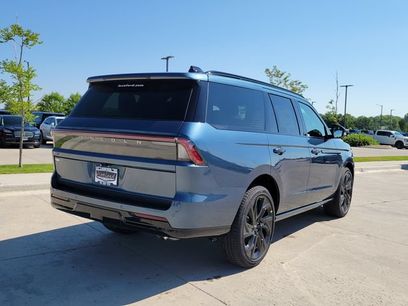 New 2027 Lincoln Navigator Reserve w/ Jet Appearance Package