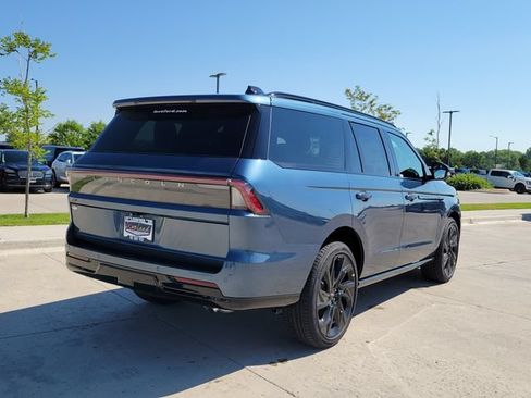 New 2027 Lincoln Navigator Reserve w/ Jet Appearance Package AWD/4WD image 3