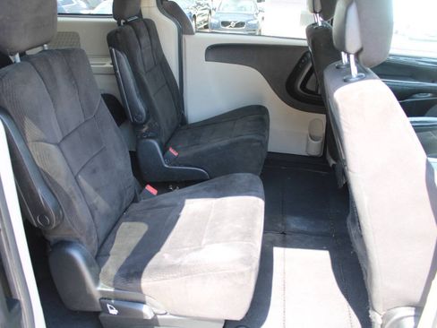 Used 2013 Dodge Grand Caravan SXT w/ Rear Park Assist Pkg FWD image 9