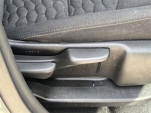 Used 2019 Chevrolet Equinox LT image 30