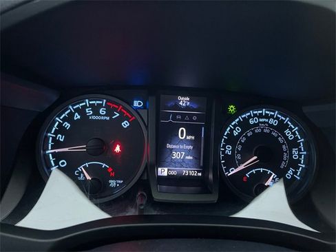 Used 2017 Toyota Tacoma TRD Sport image 23