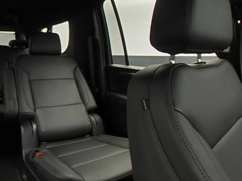 Used 2026 Chevrolet Suburban LT w/ Comfort Package RWD image 14