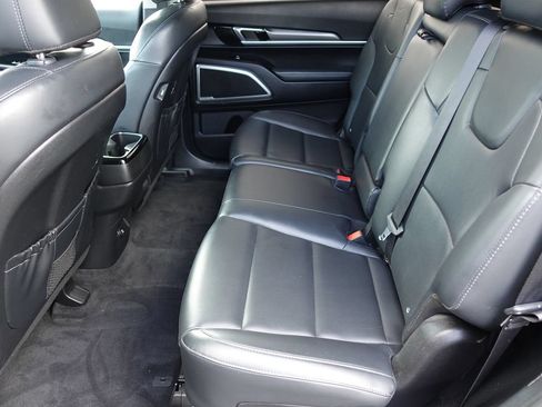 Used 2020 Kia Telluride LX AWD/4WD image 25