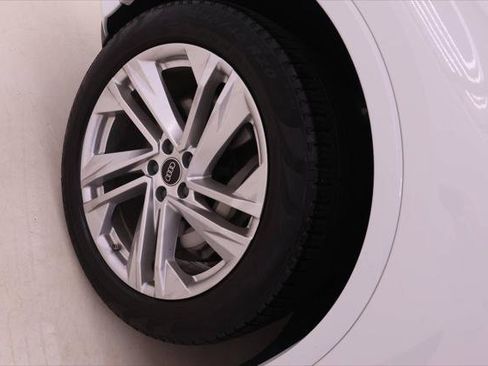 Certified 2024 Audi Q7 2.0T Premium Plus AWD/4WD image 9
