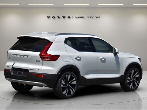 Certified 2025 Volvo XC40 B5 Plus w/ Protection Package Premier image 4