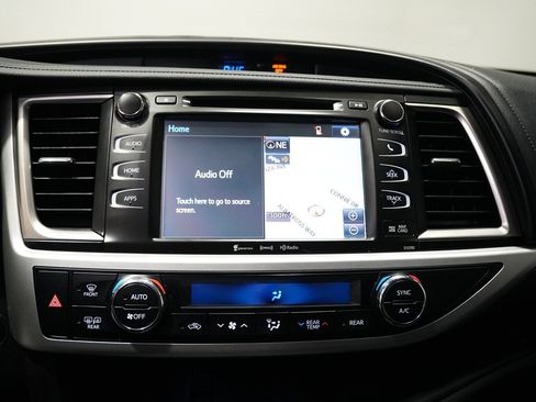 Used 2019 Toyota Highlander SE AWD/4WD image 15