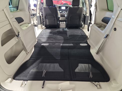 Used 2023 Chrysler Voyager LX FWD image 18