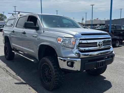 Used 2017 Toyota Tundra SR5 AWD/4WD image 1