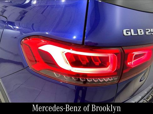 Certified 2021 Mercedes-Benz GLB 250 4MATIC image 31