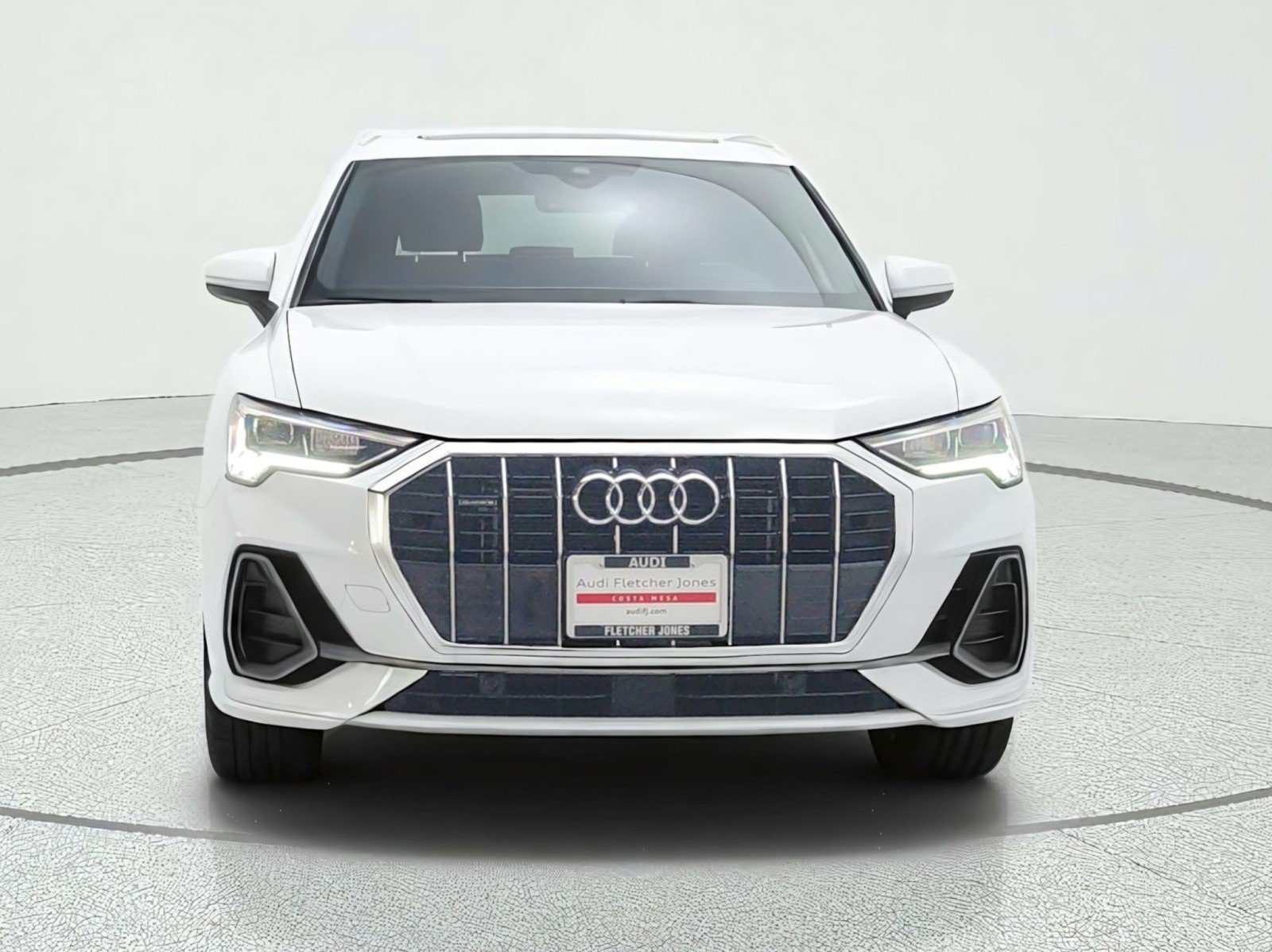 Used 2024 Audi Q3 2.0T Premium w/ Convenience Package AWD/4WD image 2