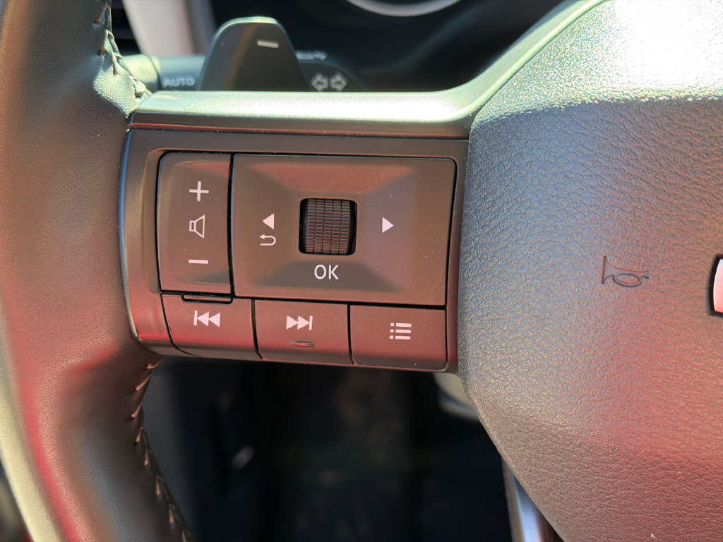 Used 2025 Nissan Rogue SV FWD image 24