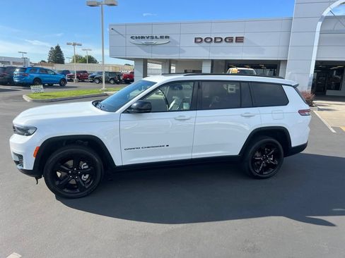 Used 2023 Jeep Grand Cherokee L Laredo AWD/4WD image 26