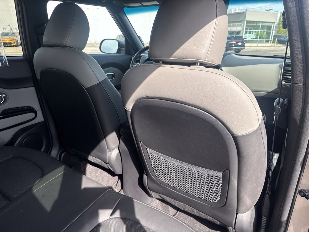Used 2015 Kia Soul + w/ Primo Package FWD image 18