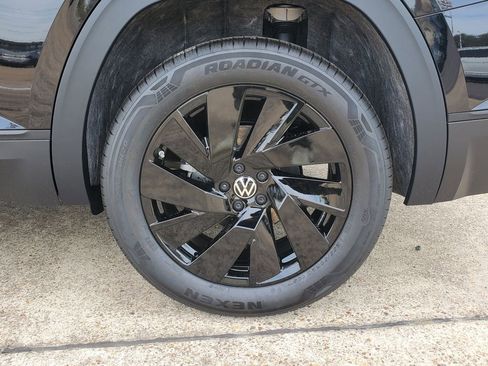 New 2026 Volkswagen Atlas SE FWD image 5