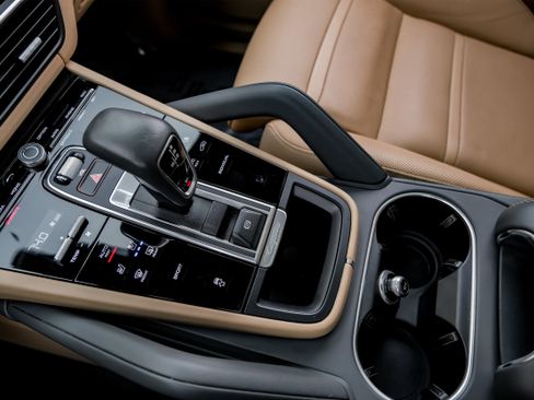 Used 2020 Porsche Cayenne image 26