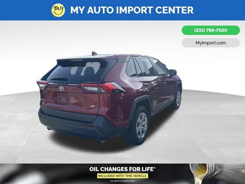 Used 2022 Toyota RAV4 LE FWD image 5