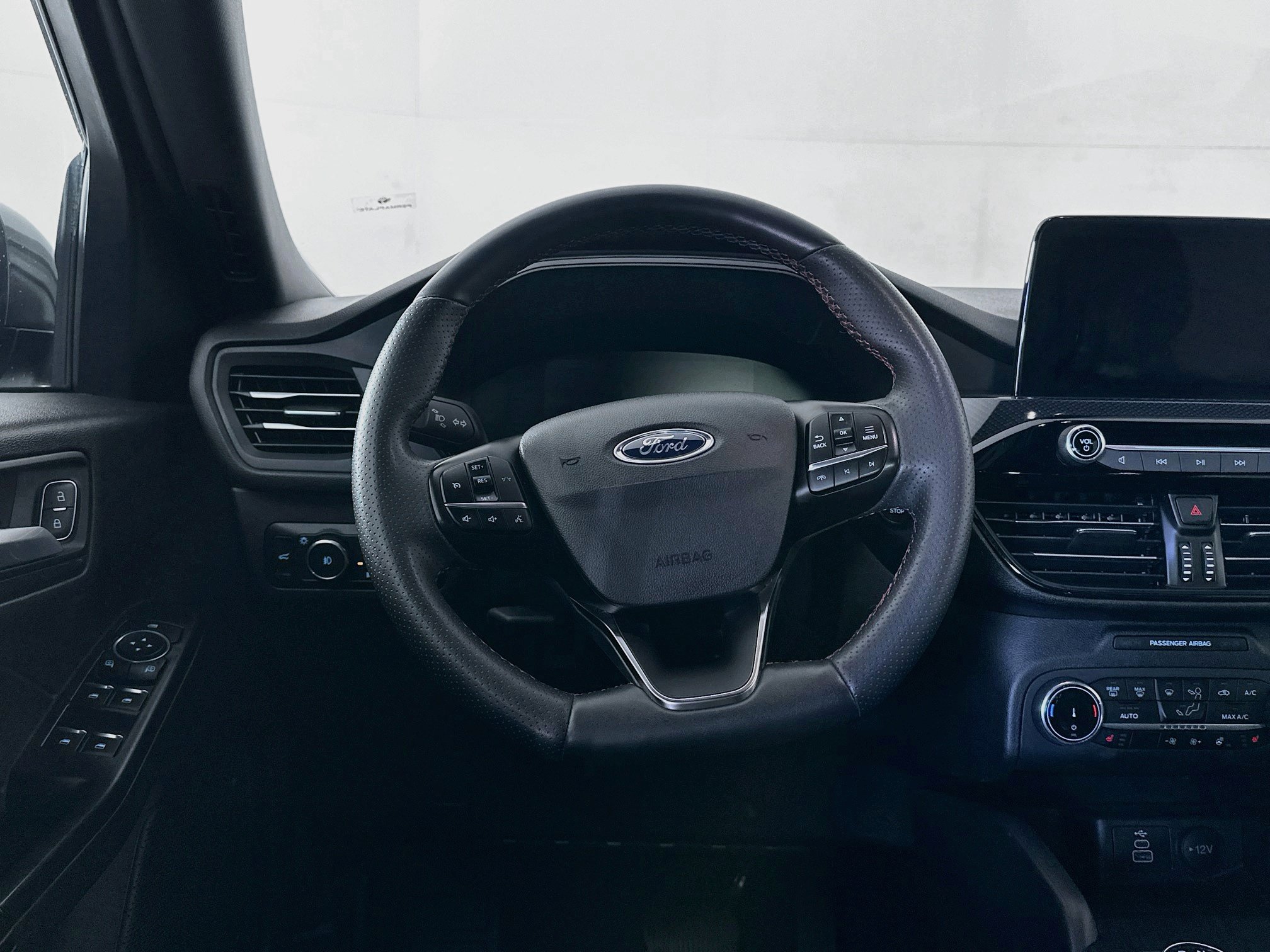 Used 2025 Ford Escape ST-Line Select AWD/4WD image 18