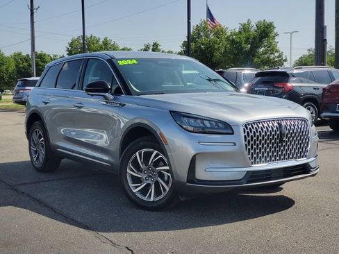 Used 2024 Lincoln Corsair AWD w/ Equipment Group 101A image 31