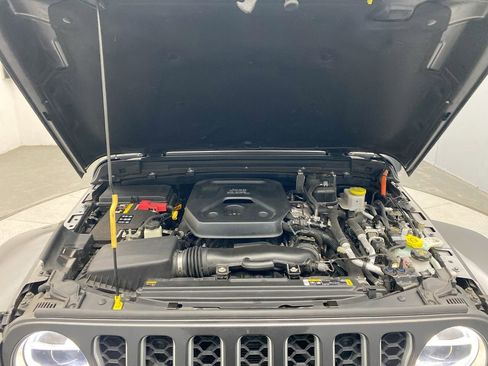 Used 2021 Jeep Wrangler Unlimited Sahara w/ Cold Weather Group AWD/4WD image 11