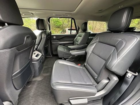 New 2025 Lincoln Navigator Reserve AWD/4WD image 19