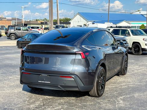 Used 2026 Tesla Model Y AWD image 12