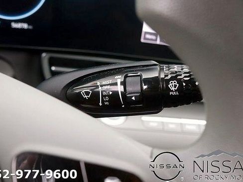 Used 2024 Hyundai Elantra SEL FWD image 21