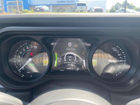 Used 2024 Jeep Wrangler Unlimited Sahara AWD/4WD image 18