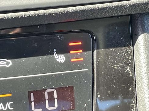 Used 2025 Volkswagen Jetta SE image 29