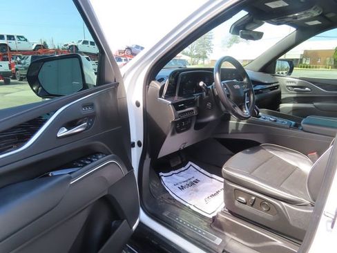 Used 2022 Cadillac Escalade ESV Sport w/ Touring Package AWD/4WD image 20