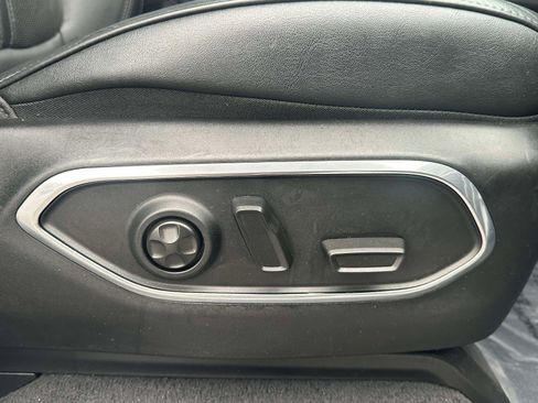 Used 2023 Jeep Wagoneer L Series III w/ Premium Group I image 29