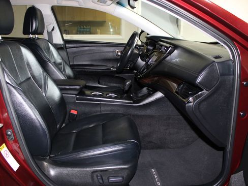 Used 2013 Toyota Avalon XLE FWD image 30