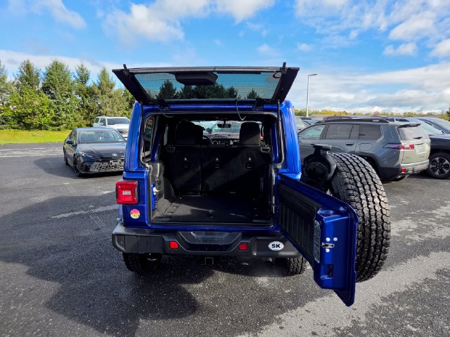 Used 2018 Jeep Wrangler Unlimited Sahara AWD/4WD image 24