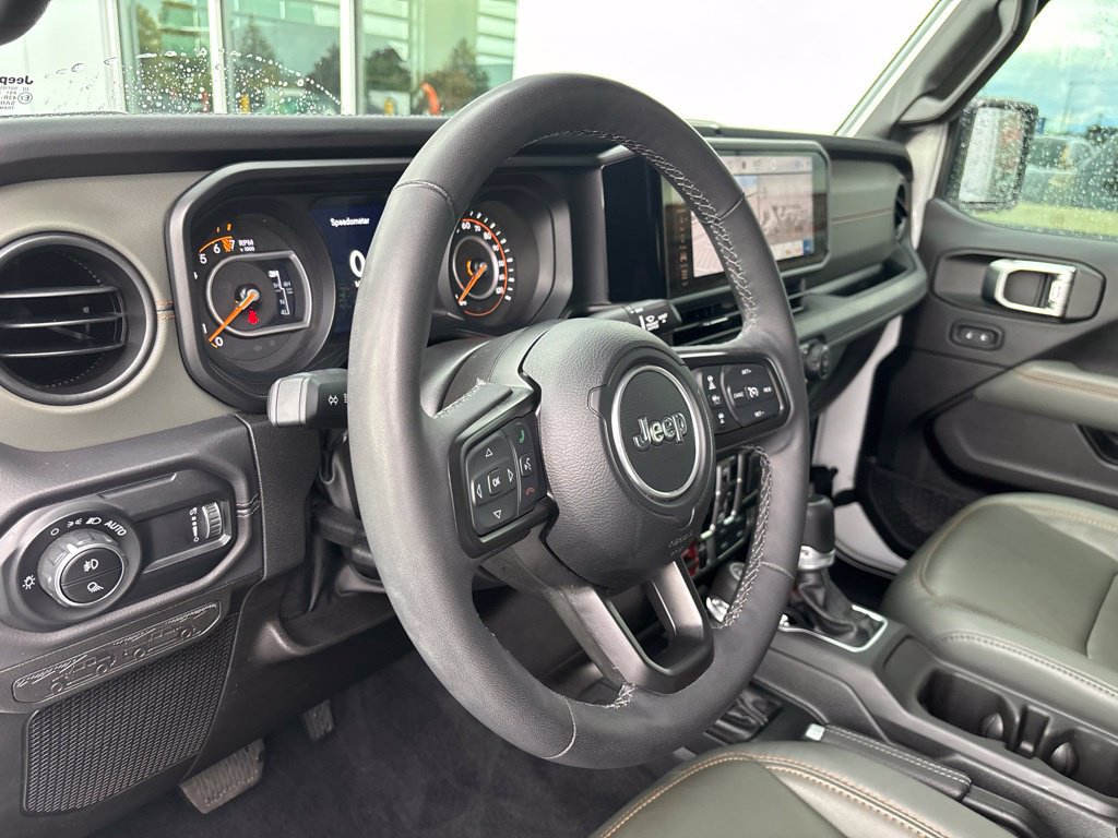 Used 2025 Jeep Gladiator Mojave AWD/4WD image 7