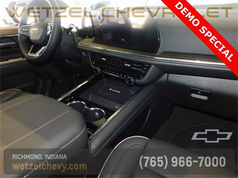 New 2025 Chevrolet Suburban Premier w/ Sun And Tow Package image 19