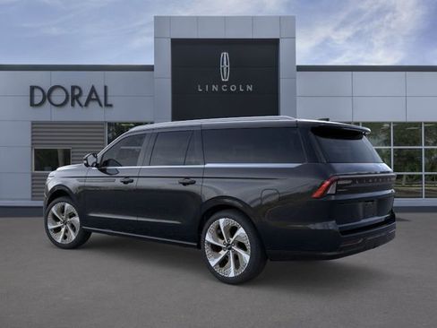 New 2025 Lincoln Navigator L Black Label AWD/4WD image 4