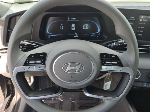Used 2025 Hyundai Elantra SE FWD image 19