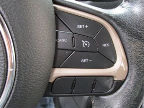 Used 2017 Jeep Renegade Limited AWD/4WD image 22