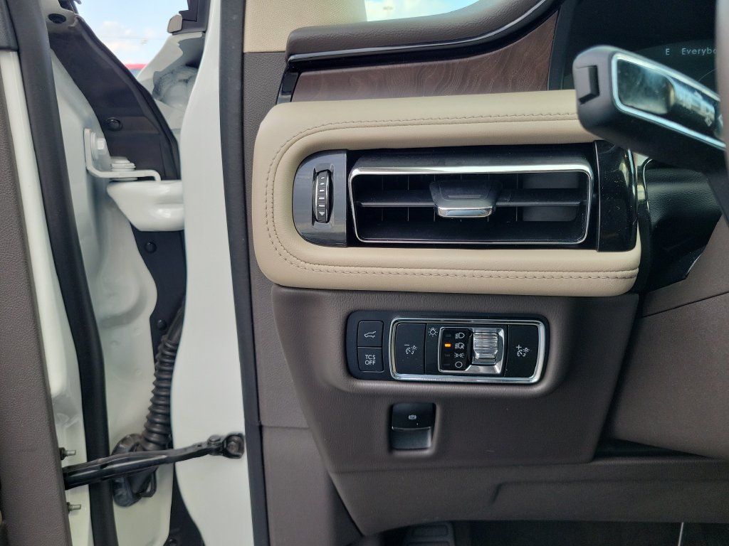 Certified 2023 Lincoln Nautilus Reserve AWD/4WD image 24