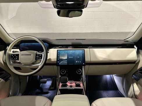 Certified 2023 Land Rover Range Rover SE image 8