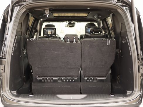 Used 2020 Chrysler Pacifica Limited w/ Advanced Safetytec Group image 34