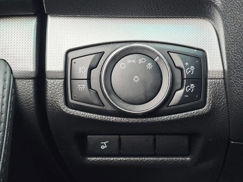 Used 2014 Ford Explorer XLT w/ Equipment Group 202A image 28