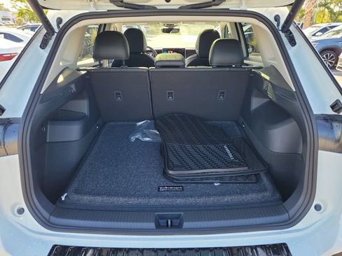New 2026 Volkswagen Tiguan SE FWD image 7