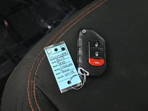 Used 2023 Jeep Gladiator Mojave image 16