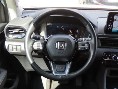 Used 2025 Honda Pilot Elite image 22