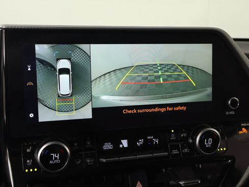 Used 2023 Toyota Highlander Platinum FWD image 6