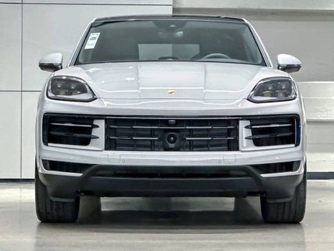 Certified 2025 Porsche Cayenne Coupe image 11
